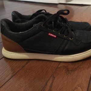 Mens Levi's sneakers size 11
